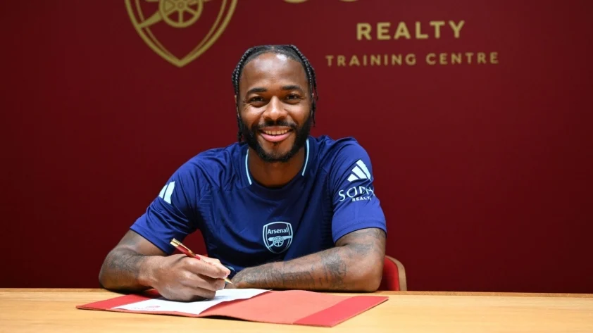 Sterling gia nhập Arsenal (Ảnh: Getty).